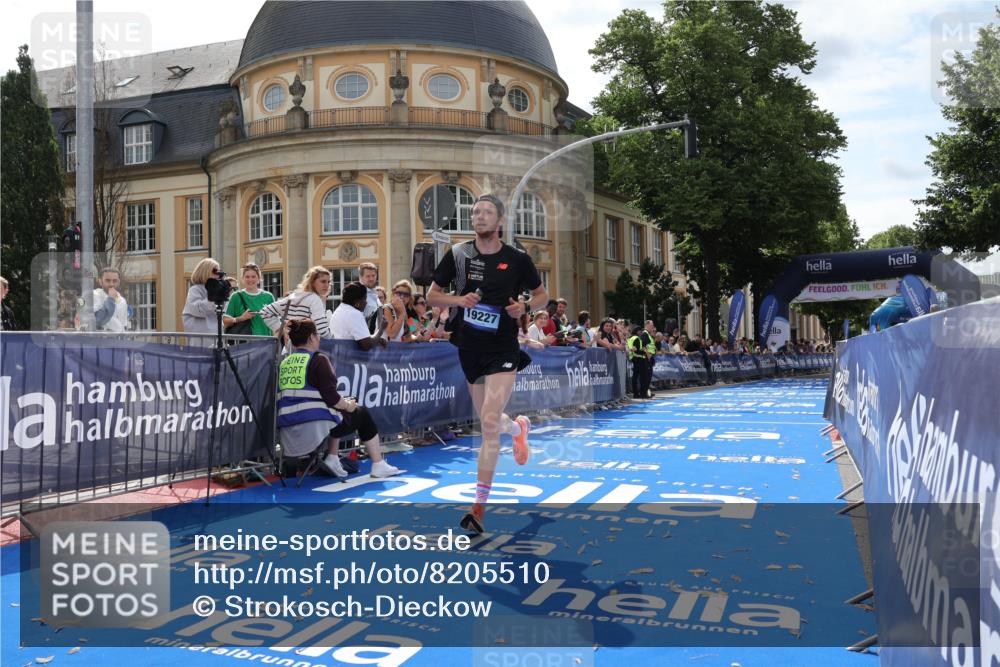 29.06.2025 - hella hamburg halbmarathon Strokosch-Dieckow http://msf.ph/oto/8205510 29.06.2025 10:14:31 Ziel 19227 meine-sportfotos.de