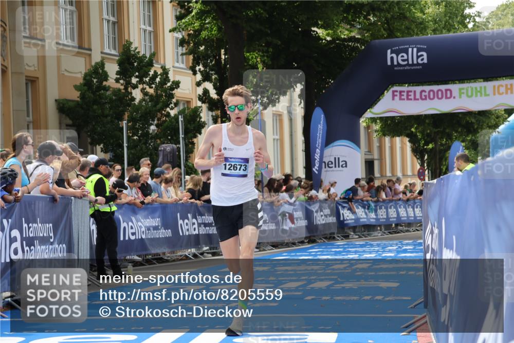 29.06.2025 - hella hamburg halbmarathon Strokosch-Dieckow http://msf.ph/oto/8205559 29.06.2025 10:15:33 Ziel 12673 meine-sportfotos.de