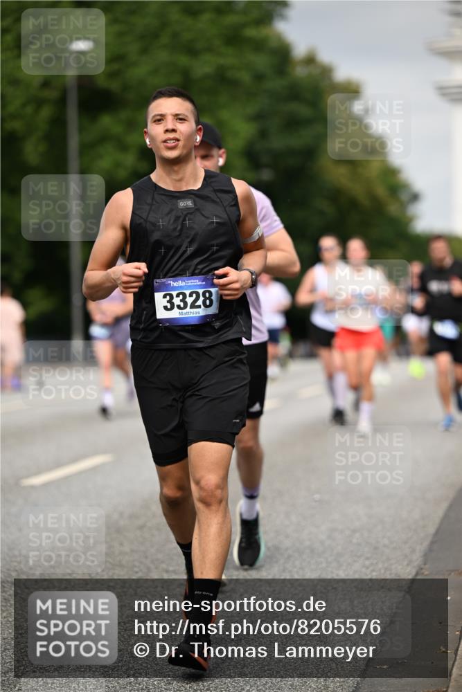 29.06.2025 - hella hamburg halbmarathon Dr. Thomas Lammeyer http://msf.ph/oto/8205576 29.06.2025 10:12:02 Kennedybrücke 1079, 1173, 1427, 1893, 2032, 2136, 3328, 3922, 3929, 4228, 5899, 6100, 6196, 7019, 7476, 7760, 9338 meine-sportfotos.de