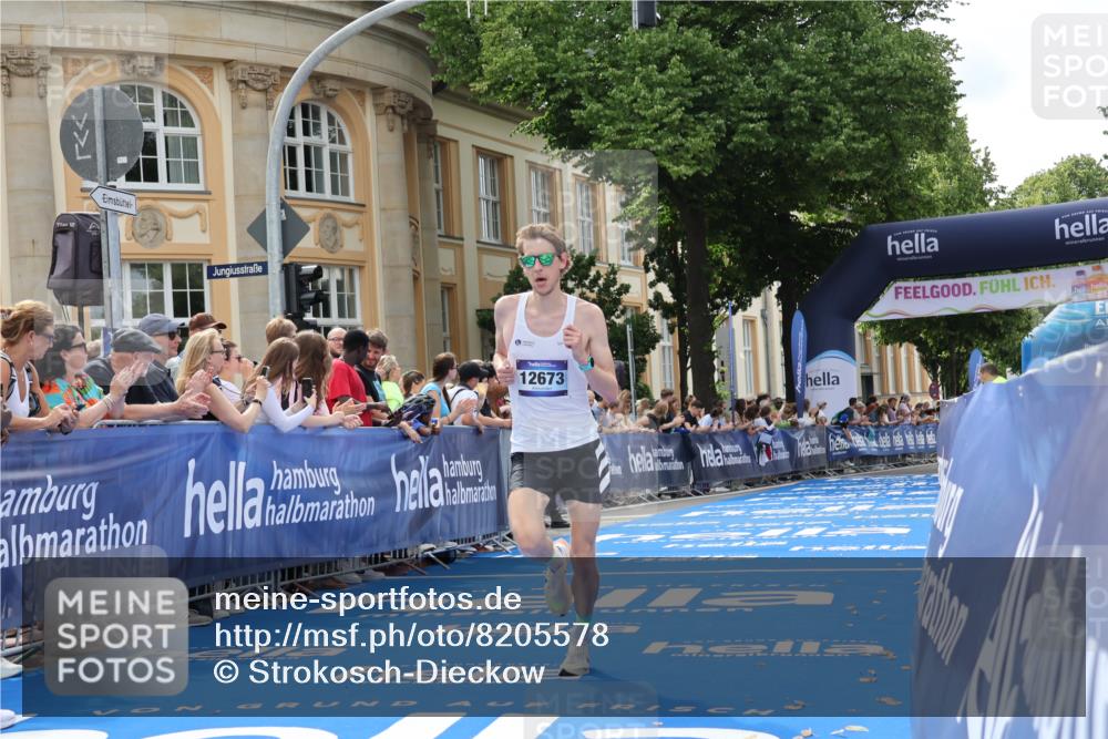 29.06.2025 - hella hamburg halbmarathon Strokosch-Dieckow http://msf.ph/oto/8205578 29.06.2025 10:15:33 Ziel 12673 meine-sportfotos.de