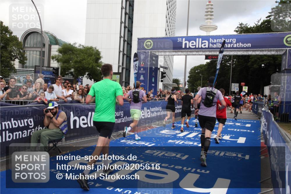 29.06.2025 - hella hamburg halbmarathon Michael Strokosch http://msf.ph/oto/8205616 29.06.2025 10:44:54 Ziel 1941, 2098, 2970, 3004, 3098, 3785, 4270, 4425, 4915, 7056, 7167, 7325, 9720, 12161, 16834, 17406, 18631, 19207, 19210 meine-sportfotos.de