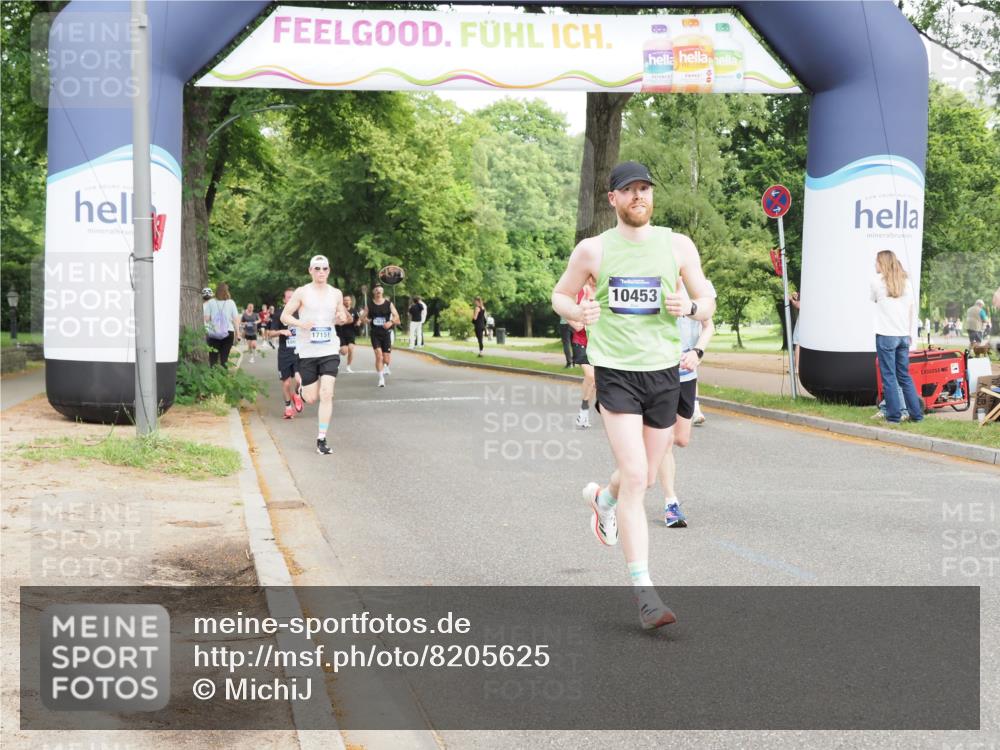 29.06.2025 - hella hamburg halbmarathon MichiJ http://msf.ph/oto/8205625 29.06.2025 10:22:24 Zwischen KM18-KM19 2879, 10453, 14466, 16881, 17151, 18854 meine-sportfotos.de