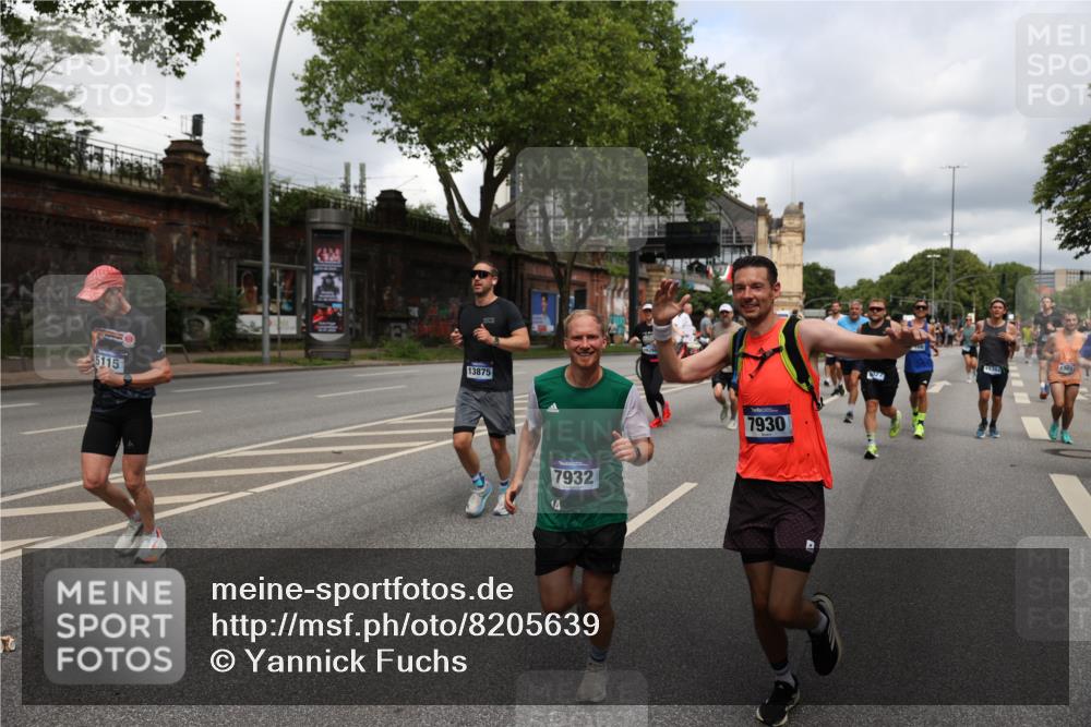 29.06.2025 - hella hamburg halbmarathon Yannick Fuchs http://msf.ph/oto/8205639 29.06.2025 10:44:53 20KM 1461, 1466, 1750, 1817, 2207, 2540, 2880, 3654, 4077, 4346, 4816, 5018, 5115, 6027, 6662, 6712, 6795, 7052, 7134, 7369, 7397, 7583, 7930, 7932, 8117, 8205, 8572, 8704, 8819, 9057, 11214, 11422, 12016, 12949, 13008, 13687, 13701, 13808, 13875, 14034, 14125, 14626, 15362, 15395, 15720, 16285, 16291, 17129, 17179, 17221, 17384, 18006, 18182, 18394, 18413, 18489 meine-sportfotos.de