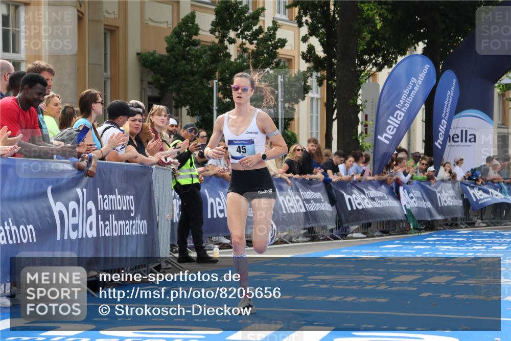 29.06.2025 - hella hamburg halbmarathon Strokosch-Dieckow http://msf.ph/oto/8205656 29.06.2025 10:15:46 Ziel 45 meine-sportfotos.de