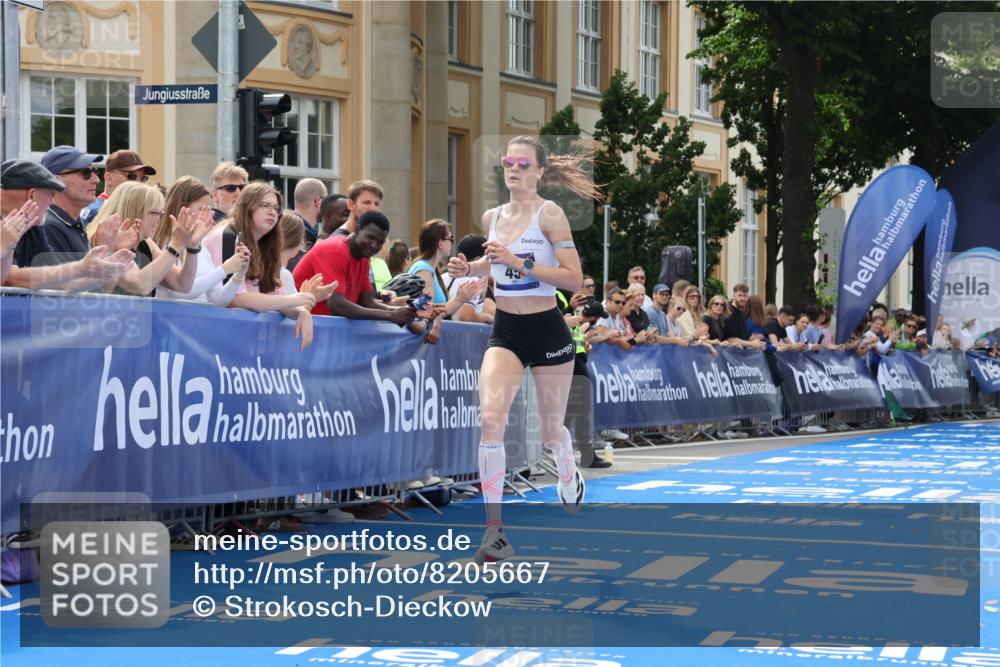 29.06.2025 - hella hamburg halbmarathon Strokosch-Dieckow http://msf.ph/oto/8205667 29.06.2025 10:15:47 Ziel 45 meine-sportfotos.de