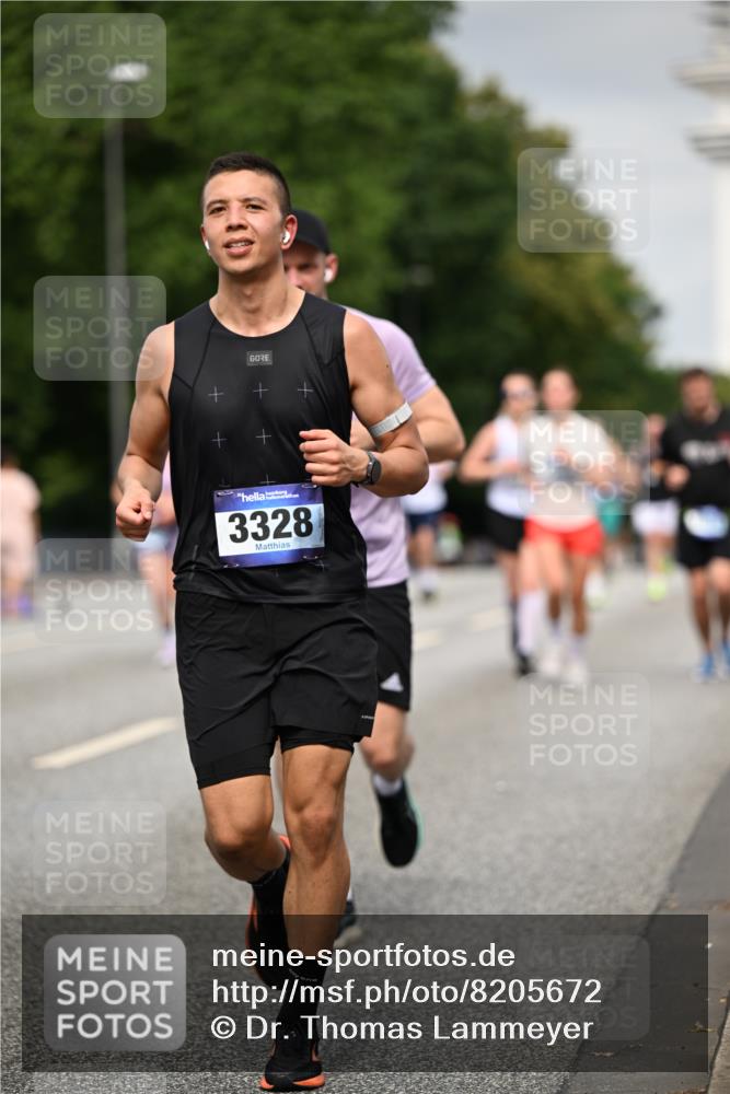 29.06.2025 - hella hamburg halbmarathon Dr. Thomas Lammeyer http://msf.ph/oto/8205672 29.06.2025 10:12:02 Kennedybrücke 1079, 1173, 1427, 1893, 2032, 2136, 3328, 3922, 3929, 4228, 5899, 6100, 6196, 7019, 7476, 7760, 9338 meine-sportfotos.de