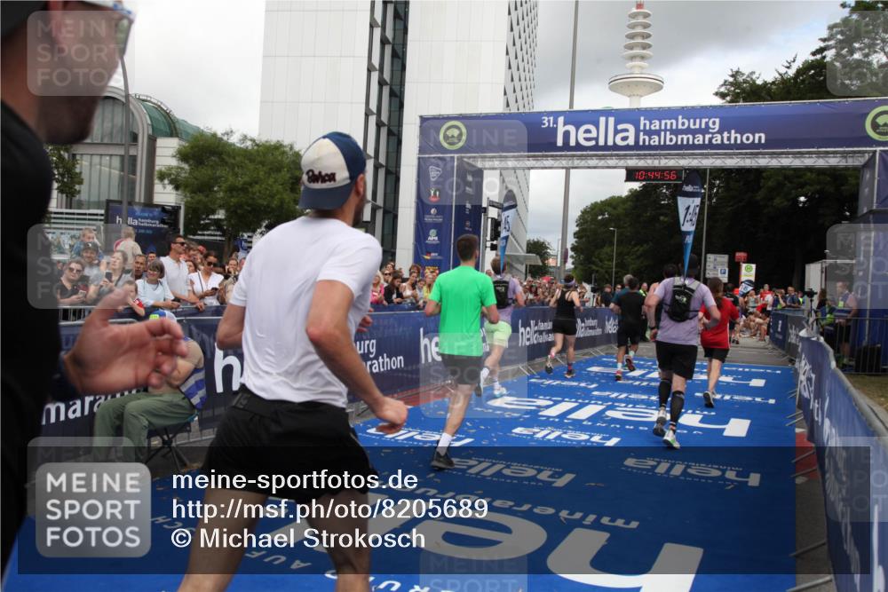 29.06.2025 - hella hamburg halbmarathon Michael Strokosch http://msf.ph/oto/8205689 29.06.2025 10:44:54 Ziel 1941, 2098, 2970, 3004, 3098, 3785, 4270, 4425, 4915, 7056, 7167, 7325, 9720, 12161, 16834, 17406, 18631, 19207, 19210 meine-sportfotos.de