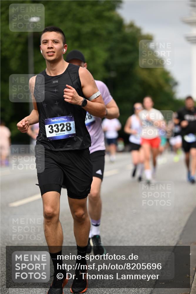29.06.2025 - hella hamburg halbmarathon Dr. Thomas Lammeyer http://msf.ph/oto/8205696 29.06.2025 10:12:02 Kennedybrücke 1079, 1173, 1427, 1893, 2032, 2136, 3328, 3922, 3929, 4228, 5899, 6100, 6196, 7019, 7476, 7760, 9338 meine-sportfotos.de