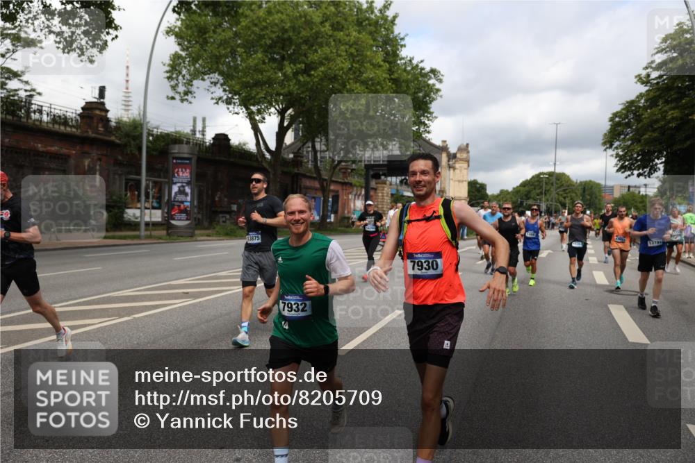 29.06.2025 - hella hamburg halbmarathon Yannick Fuchs http://msf.ph/oto/8205709 29.06.2025 10:44:53 20KM 1461, 1466, 1750, 1817, 2207, 2540, 2880, 3654, 4077, 4346, 4816, 5018, 5115, 6027, 6662, 6712, 6795, 7052, 7134, 7369, 7397, 7583, 7930, 7932, 8117, 8205, 8572, 8704, 8819, 9057, 11214, 11422, 12016, 12949, 13008, 13687, 13701, 13808, 13875, 14034, 14125, 14626, 15362, 15395, 15720, 16285, 16291, 17129, 17179, 17221, 17384, 18006, 18182, 18394, 18413, 18489 meine-sportfotos.de