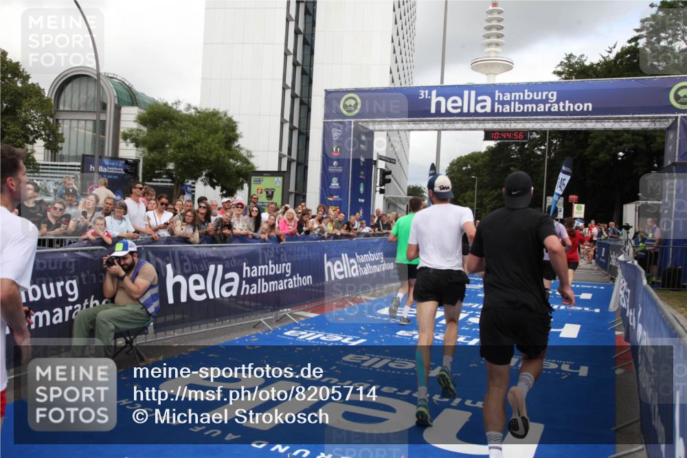 29.06.2025 - hella hamburg halbmarathon Michael Strokosch http://msf.ph/oto/8205714 29.06.2025 10:44:55 Ziel 1941, 2098, 2970, 3004, 3098, 3785, 4425, 4915, 7056, 7167, 7325, 9720, 12161, 16834, 17406, 18631, 19207, 19210 meine-sportfotos.de