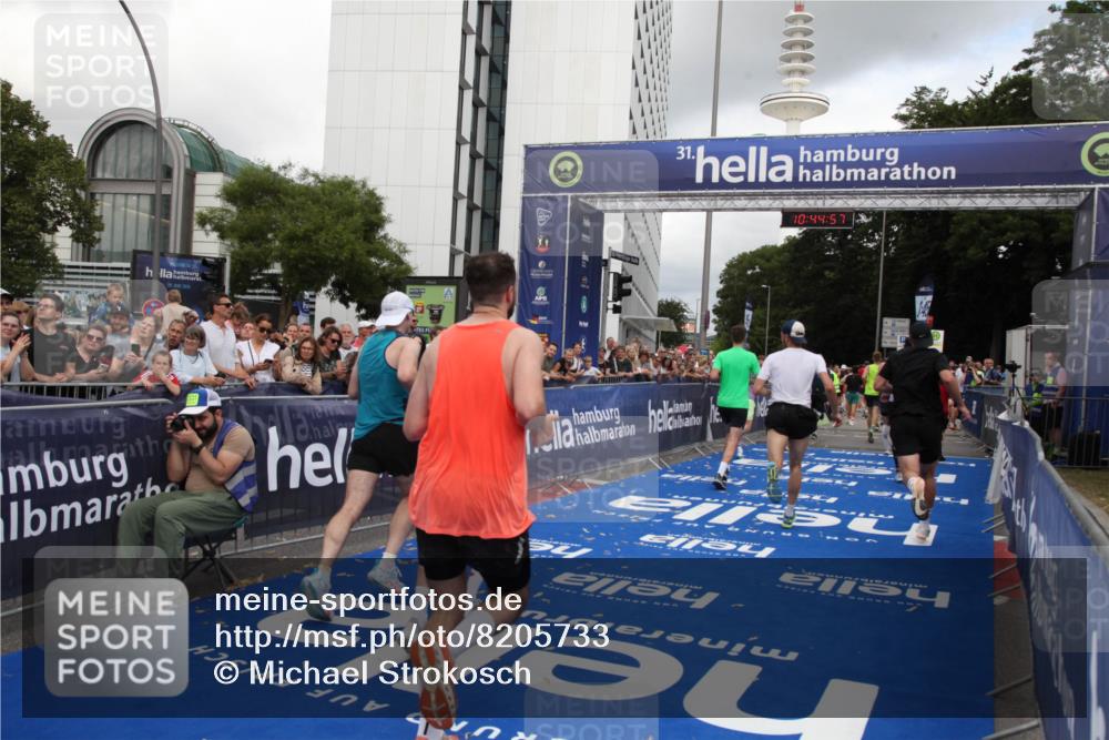 29.06.2025 - hella hamburg halbmarathon Michael Strokosch http://msf.ph/oto/8205733 29.06.2025 10:44:56 Ziel 1941, 2098, 2890, 3004, 3098, 3785, 4425, 4915, 7056, 7167, 7325, 9030, 9720, 12161, 16834, 17382, 17406, 18631, 19207, 19210 meine-sportfotos.de