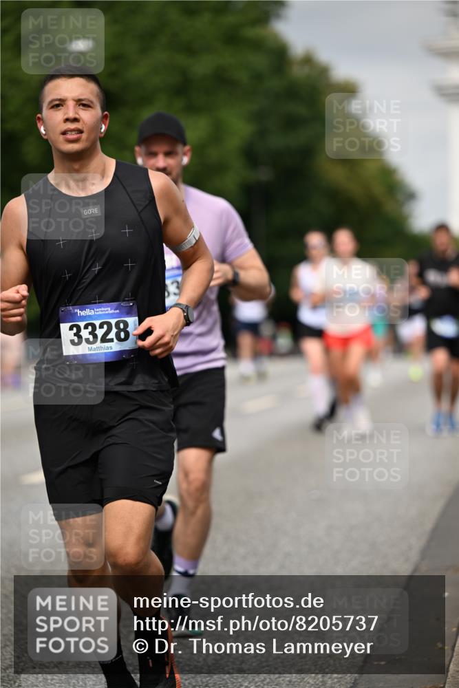 29.06.2025 - hella hamburg halbmarathon Dr. Thomas Lammeyer http://msf.ph/oto/8205737 29.06.2025 10:12:02 Kennedybrücke 1079, 1173, 1427, 1893, 2032, 2136, 3328, 3922, 3929, 4228, 5899, 6100, 6196, 7019, 7476, 7760, 9338 meine-sportfotos.de