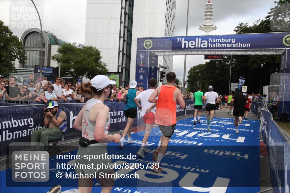 29.06.2025 - hella hamburg halbmarathon Michael Strokosch http://msf.ph/oto/8205739 29.06.2025 10:44:56 Ziel 1941, 2098, 2890, 3004, 3098, 3785, 4425, 4915, 7056, 7167, 7325, 9030, 9720, 12161, 16834, 17382, 17406, 18631, 19207, 19210 meine-sportfotos.de