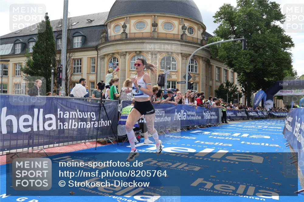 29.06.2025 - hella hamburg halbmarathon Strokosch-Dieckow http://msf.ph/oto/8205764 29.06.2025 10:15:48 Ziel 45 meine-sportfotos.de