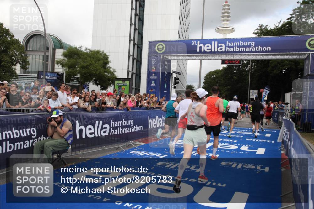 29.06.2025 - hella hamburg halbmarathon Michael Strokosch http://msf.ph/oto/8205783 29.06.2025 10:44:57 Ziel 1520, 2098, 2890, 3004, 3098, 4425, 4915, 7056, 7167, 7325, 9030, 9720, 12161, 16834, 17382, 17406, 18055, 18631, 19207, 19210 meine-sportfotos.de