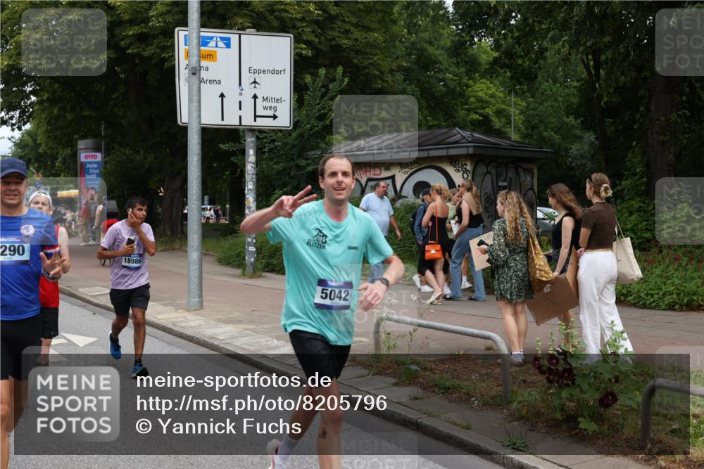 29.06.2025 - hella hamburg halbmarathon Yannick Fuchs http://msf.ph/oto/8205796 29.06.2025 10:32:13 20KM 1290, 1505, 2196, 2404, 3790, 5042, 5791, 5923, 6047, 6458, 9017, 9944, 10190, 10451, 10922, 11106, 11423, 12739, 12900, 13148, 13372, 13595, 15410, 16992, 17137, 17726, 18103, 18159, 18193, 18216, 18357, 18986 meine-sportfotos.de