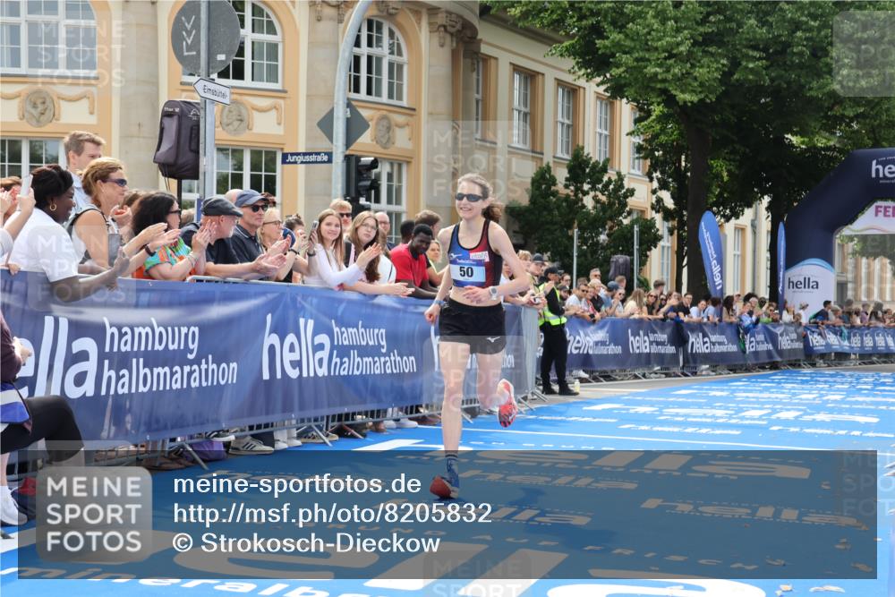 29.06.2025 - hella hamburg halbmarathon Strokosch-Dieckow http://msf.ph/oto/8205832 29.06.2025 10:16:11 Ziel 50, 11409 meine-sportfotos.de