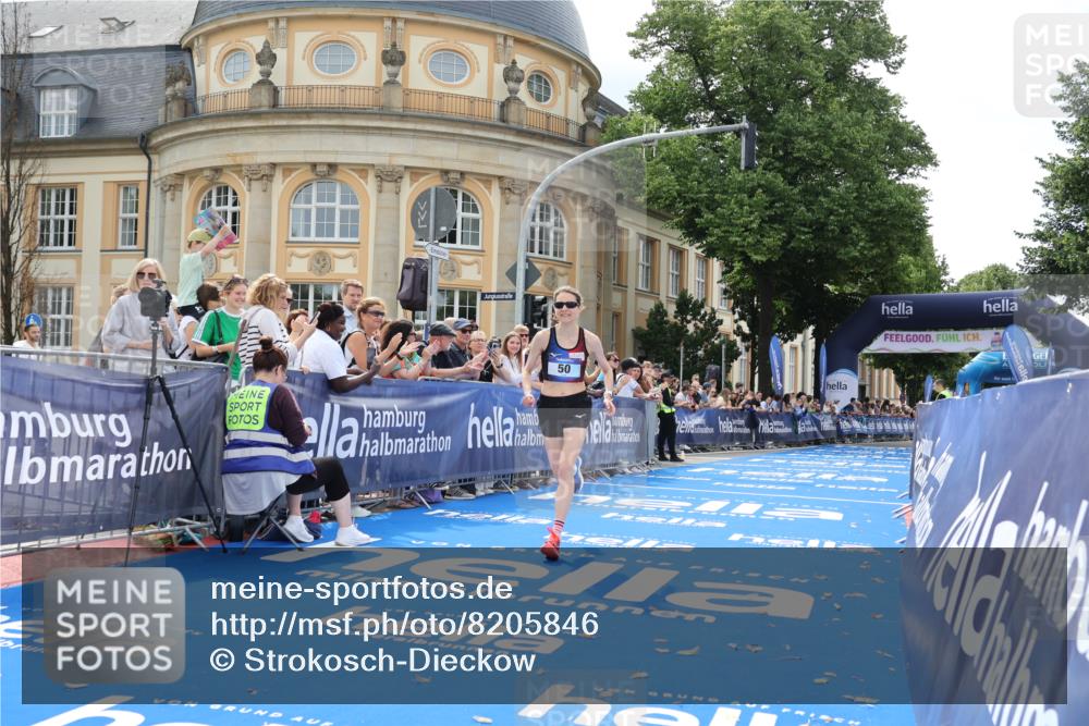 29.06.2025 - hella hamburg halbmarathon Strokosch-Dieckow http://msf.ph/oto/8205846 29.06.2025 10:16:12 Ziel 50, 11409 meine-sportfotos.de