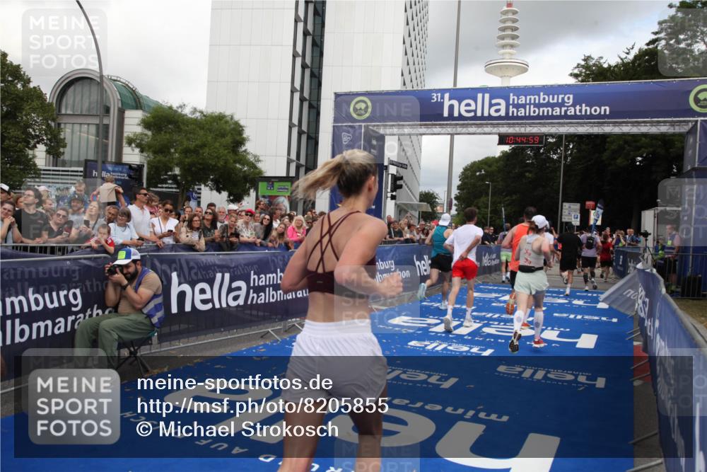 29.06.2025 - hella hamburg halbmarathon Michael Strokosch http://msf.ph/oto/8205855 29.06.2025 10:44:57 Ziel 1520, 2098, 2890, 3004, 3098, 4425, 4915, 7056, 7167, 7325, 9030, 9720, 12161, 16834, 17382, 17406, 18055, 18631, 19207, 19210 meine-sportfotos.de