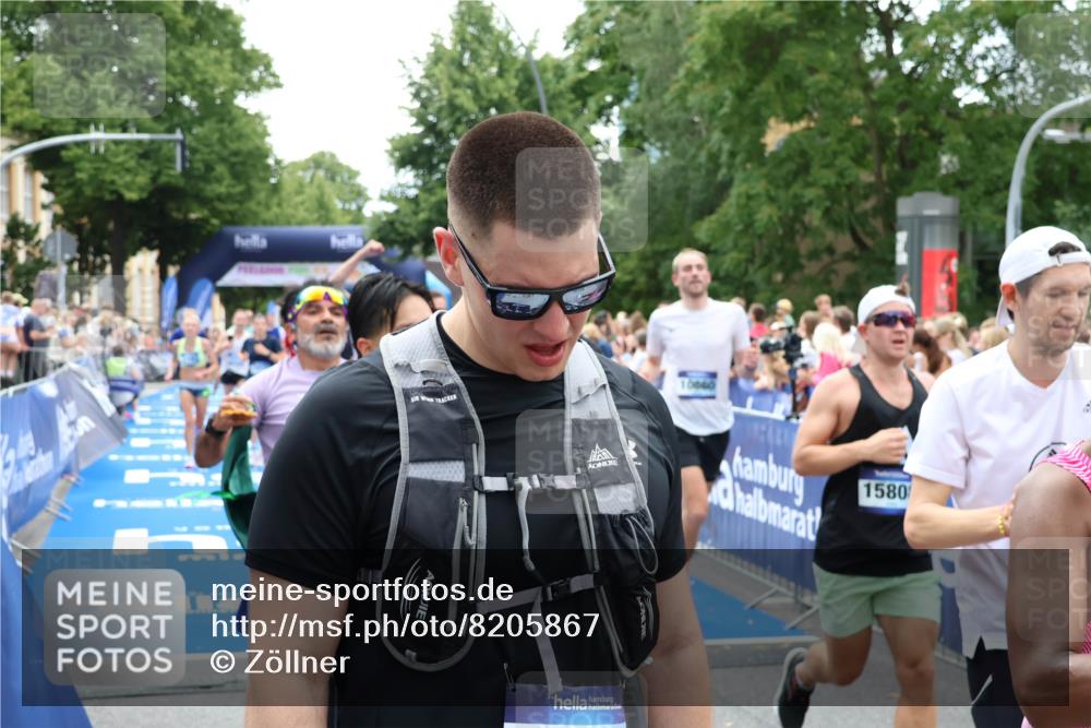 29.06.2025 - hella hamburg halbmarathon Zöllner http://msf.ph/oto/8205867 29.06.2025 10:48:39 Ziel 1163, 1176, 2213, 4553, 5421, 9538, 10000, 10859, 10860, 11579, 14511, 15573, 15808, 15917, 18251, 18815 meine-sportfotos.de