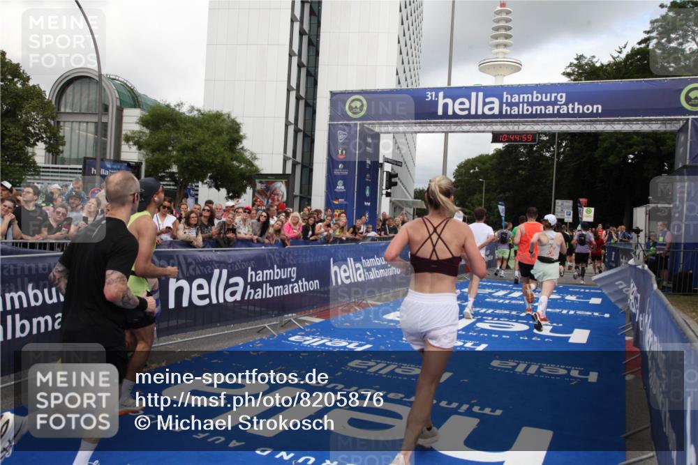 29.06.2025 - hella hamburg halbmarathon Michael Strokosch http://msf.ph/oto/8205876 29.06.2025 10:44:58 Ziel 1424, 1520, 2098, 2890, 3098, 4425, 7056, 7167, 9030, 9720, 12161, 17382, 17406, 18055, 18631, 19207, 19210 meine-sportfotos.de