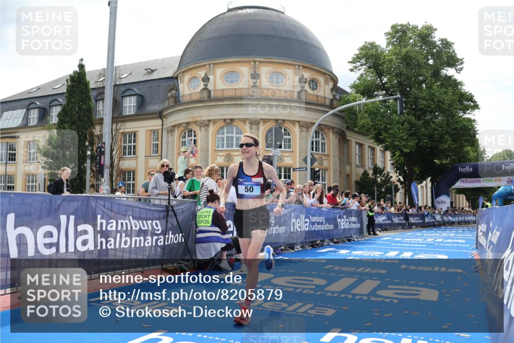 29.06.2025 - hella hamburg halbmarathon Strokosch-Dieckow http://msf.ph/oto/8205879 29.06.2025 10:16:12 Ziel 50, 11409 meine-sportfotos.de