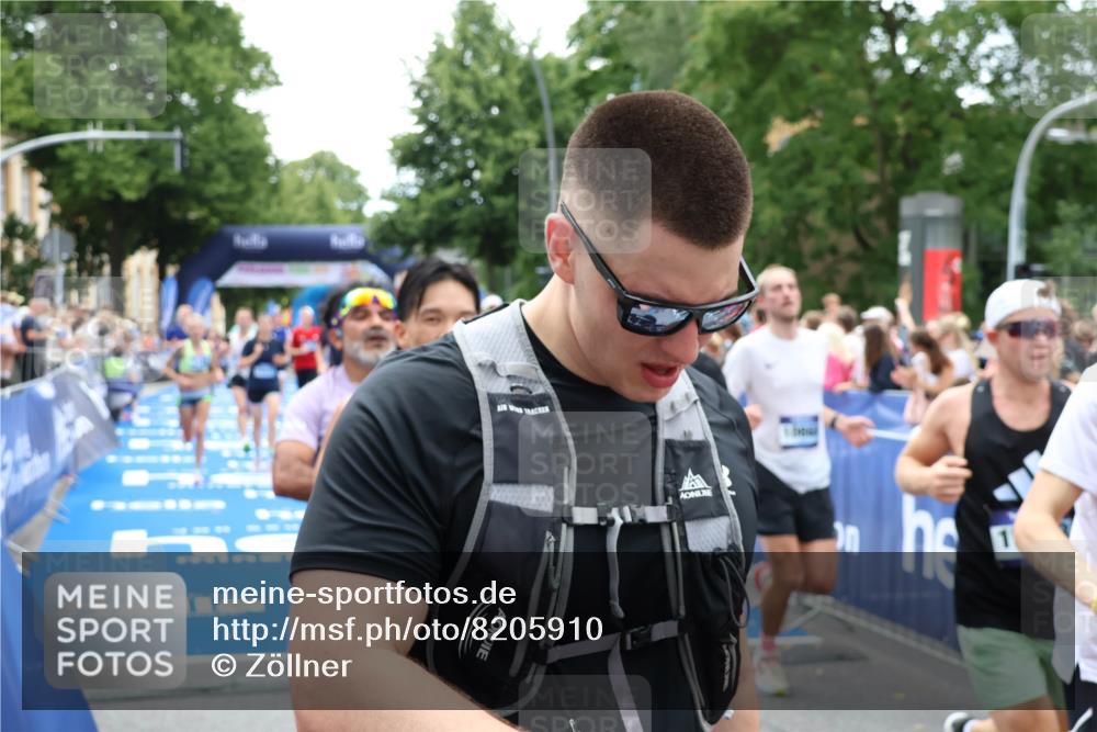29.06.2025 - hella hamburg halbmarathon Zöllner http://msf.ph/oto/8205910 29.06.2025 10:48:39 Ziel 1163, 1176, 2213, 4553, 5421, 9538, 10000, 10859, 10860, 11579, 14511, 15573, 15808, 15917, 18251, 18815 meine-sportfotos.de