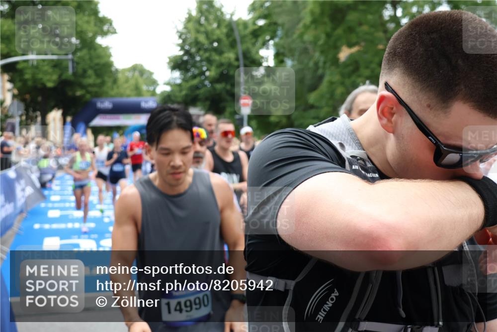 29.06.2025 - hella hamburg halbmarathon Zöllner http://msf.ph/oto/8205942 29.06.2025 10:48:40 Ziel 1163, 1176, 2213, 4553, 5421, 9538, 10000, 10859, 11579, 14511, 15573, 15917, 17127, 18815 meine-sportfotos.de