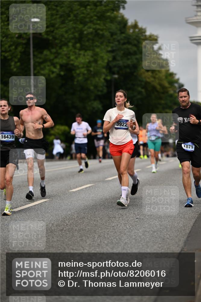 29.06.2025 - hella hamburg halbmarathon Dr. Thomas Lammeyer http://msf.ph/oto/8206016 29.06.2025 10:12:04 Kennedybrücke 1079, 1173, 1427, 1893, 2032, 2136, 3328, 3922, 3929, 4228, 5347, 5899, 6100, 7019, 7476, 7760, 9338 meine-sportfotos.de