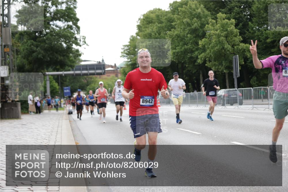 29.06.2025 - hella hamburg halbmarathon Jannik Wohlers http://msf.ph/oto/8206029 29.06.2025 10:25:59 Lombardsbrücke 1300, 3617, 4267, 4268, 4315, 4844, 6159, 6905, 7929, 8306, 8357, 8942, 11107, 12126, 12826, 12827, 13264, 14930, 17712, 18087 meine-sportfotos.de