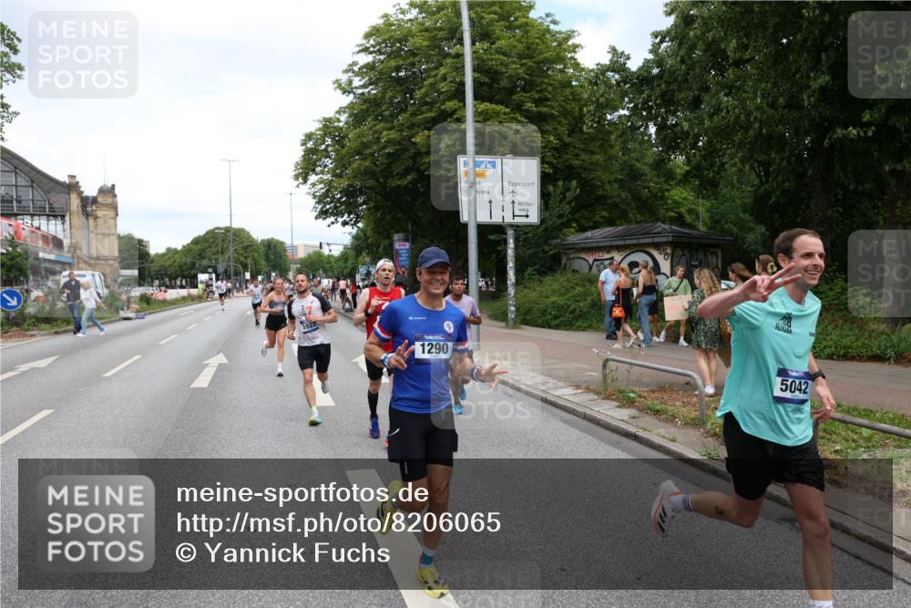 29.06.2025 - hella hamburg halbmarathon Yannick Fuchs http://msf.ph/oto/8206065 29.06.2025 10:32:13 20KM 1290, 1505, 2196, 2404, 3790, 5042, 5791, 5923, 6047, 6458, 9017, 9944, 10190, 10451, 10922, 11106, 11423, 12739, 12900, 13148, 13372, 13595, 15410, 16992, 17137, 17726, 18103, 18159, 18193, 18216, 18357, 18986 meine-sportfotos.de