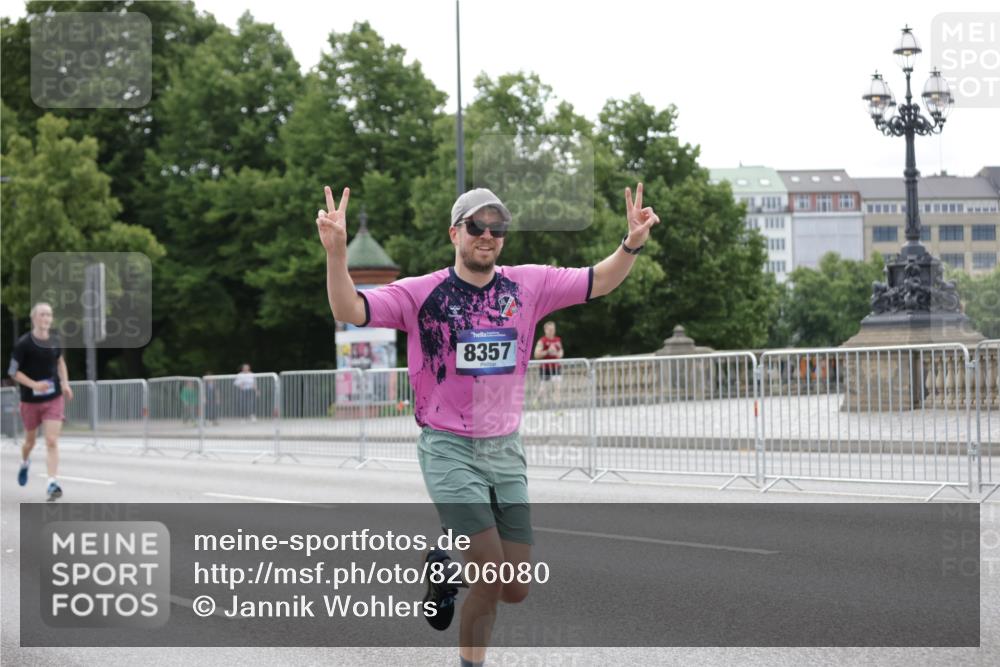 29.06.2025 - hella hamburg halbmarathon Jannik Wohlers http://msf.ph/oto/8206080 29.06.2025 10:25:59 Lombardsbrücke 1300, 3617, 4267, 4268, 4315, 4844, 6159, 6905, 7929, 8306, 8357, 8942, 11107, 12126, 12826, 12827, 13264, 14930, 17712, 18087 meine-sportfotos.de