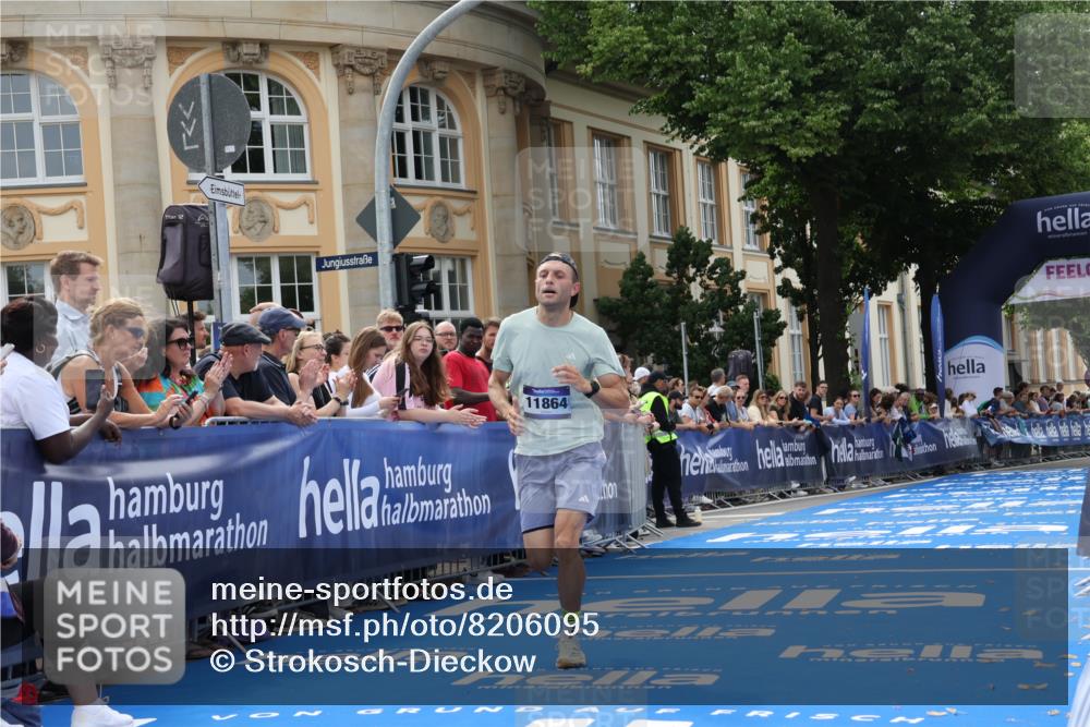 29.06.2025 - hella hamburg halbmarathon Strokosch-Dieckow http://msf.ph/oto/8206095 29.06.2025 10:16:38 Ziel 11864 meine-sportfotos.de