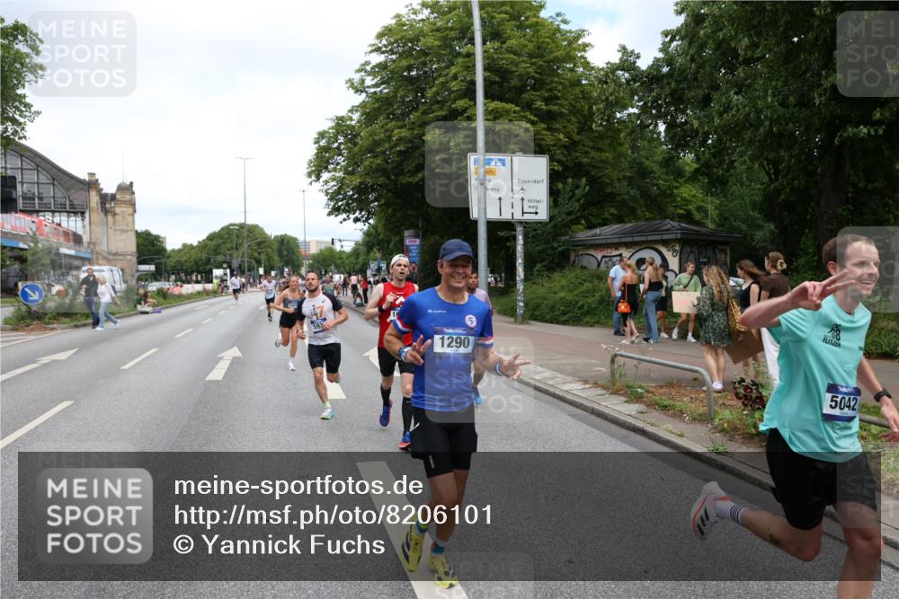 29.06.2025 - hella hamburg halbmarathon Yannick Fuchs http://msf.ph/oto/8206101 29.06.2025 10:32:13 20KM 1290, 1505, 2196, 2404, 3790, 5042, 5791, 5923, 6047, 6458, 9017, 9944, 10190, 10451, 10922, 11106, 11423, 12739, 12900, 13148, 13372, 13595, 15410, 16992, 17137, 17726, 18103, 18159, 18193, 18216, 18357, 18986 meine-sportfotos.de