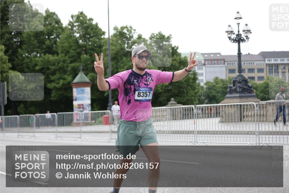 29.06.2025 - hella hamburg halbmarathon Jannik Wohlers http://msf.ph/oto/8206157 29.06.2025 10:25:59 Lombardsbrücke 1300, 3617, 4267, 4268, 4315, 4844, 6159, 6905, 7929, 8306, 8357, 8942, 11107, 12126, 12826, 12827, 13264, 14930, 17712, 18087 meine-sportfotos.de