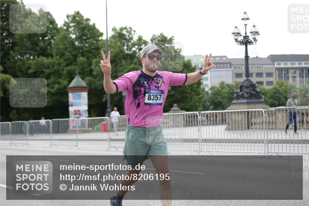 29.06.2025 - hella hamburg halbmarathon Jannik Wohlers http://msf.ph/oto/8206195 29.06.2025 10:25:59 Lombardsbrücke 1300, 3617, 4267, 4268, 4315, 4844, 6159, 6905, 7929, 8306, 8357, 8942, 11107, 12126, 12826, 12827, 13264, 14930, 17712, 18087 meine-sportfotos.de