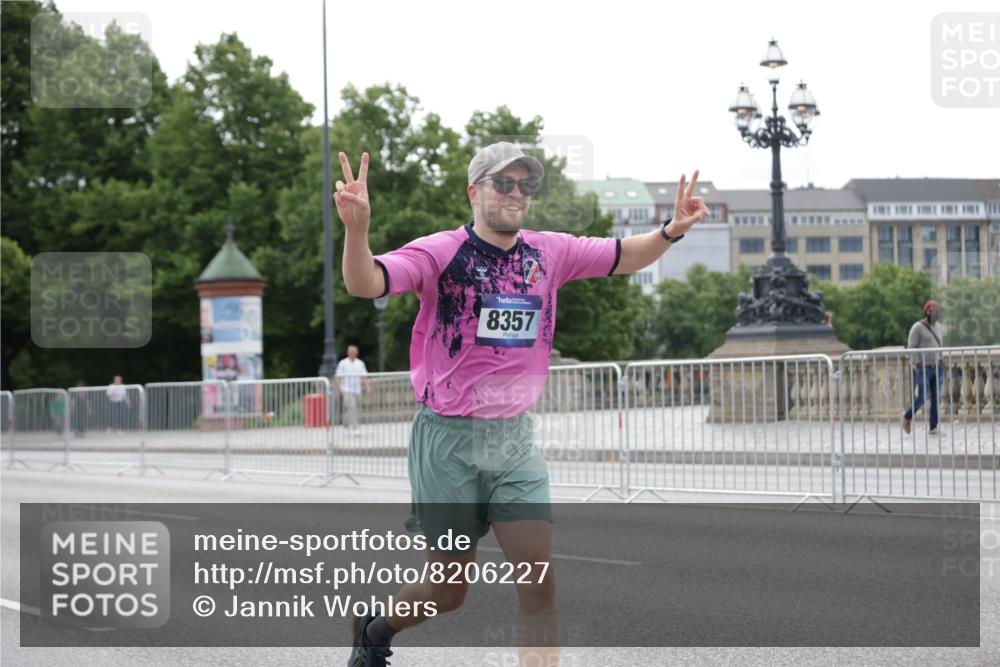 29.06.2025 - hella hamburg halbmarathon Jannik Wohlers http://msf.ph/oto/8206227 29.06.2025 10:25:59 Lombardsbrücke 1300, 3617, 4267, 4268, 4315, 4844, 6159, 6905, 7929, 8306, 8357, 8942, 11107, 12126, 12826, 12827, 13264, 14930, 17712, 18087 meine-sportfotos.de