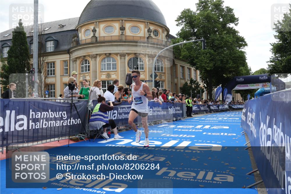 29.06.2025 - hella hamburg halbmarathon Strokosch-Dieckow http://msf.ph/oto/8206284 29.06.2025 10:17:01 Ziel 4116, 16529 meine-sportfotos.de