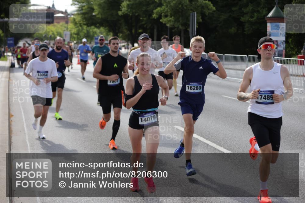 29.06.2025 - hella hamburg halbmarathon Jannik Wohlers http://msf.ph/oto/8206300 29.06.2025 09:48:40 Lombardsbrücke 1042, 1571, 1600, 1603, 2044, 2707, 2797, 4062, 5003, 5124, 6037, 6047, 7310, 7482, 7743, 7981, 8002, 8358, 9640, 10369, 10451, 10738, 10877, 11106, 11177, 11423, 11447, 12088, 12091, 12168, 12739, 13064, 13137, 13190, 13372, 13755, 13900, 14075, 14603, 14820, 15161, 15178, 16280, 16400, 17078, 17097, 17489, 17612, 17723, 17792, 17916, 18004, 18062, 18614, 19004 meine-sportfotos.de