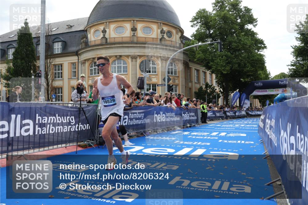 29.06.2025 - hella hamburg halbmarathon Strokosch-Dieckow http://msf.ph/oto/8206324 29.06.2025 10:17:02 Ziel 4116, 16529 meine-sportfotos.de