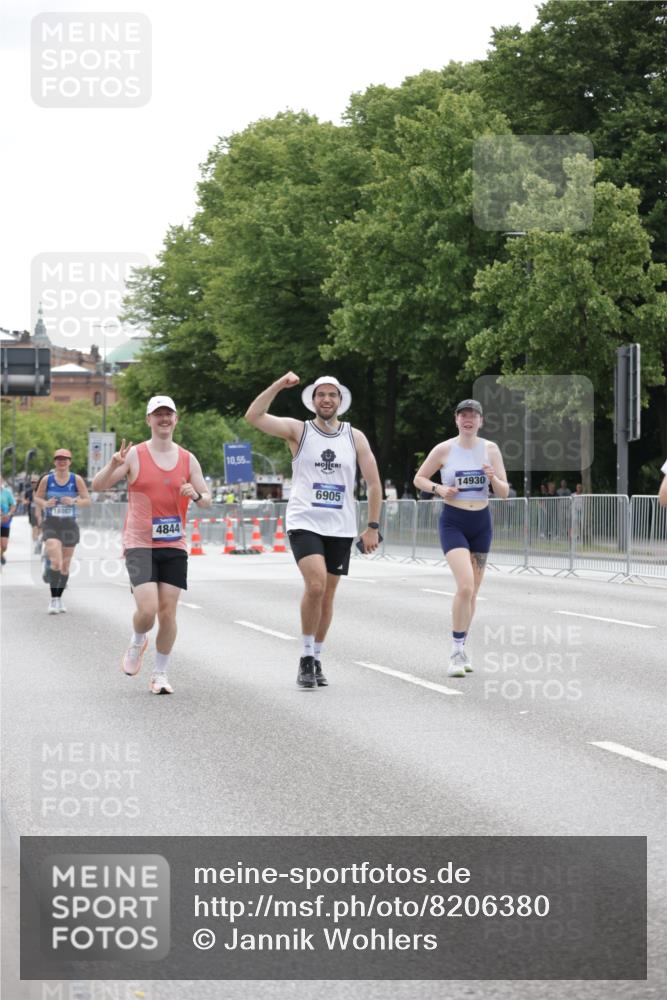 29.06.2025 - hella hamburg halbmarathon Jannik Wohlers http://msf.ph/oto/8206380 29.06.2025 10:26:03 Lombardsbrücke 1300, 3617, 4267, 4268, 4315, 4844, 6905, 7929, 8357, 8942, 11107, 12126, 12826, 12827, 13264, 14930, 15807, 17712, 18087 meine-sportfotos.de