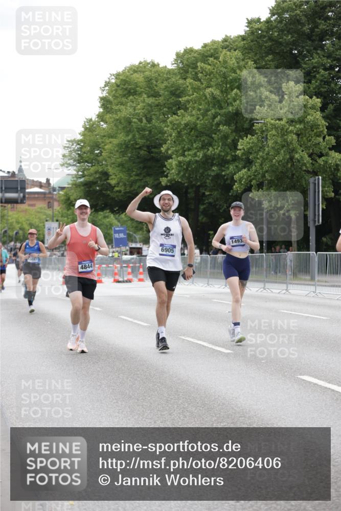 29.06.2025 - hella hamburg halbmarathon Jannik Wohlers http://msf.ph/oto/8206406 29.06.2025 10:26:03 Lombardsbrücke 1300, 3617, 4267, 4268, 4315, 4844, 6905, 7929, 8357, 8942, 11107, 12126, 12826, 12827, 13264, 14930, 15807, 17712, 18087 meine-sportfotos.de