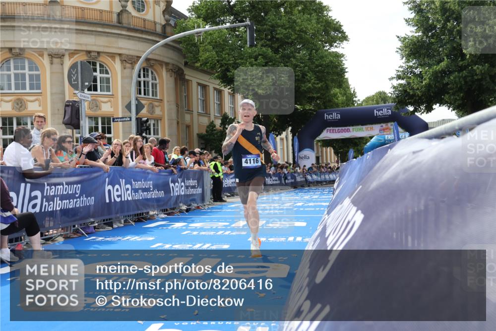29.06.2025 - hella hamburg halbmarathon Strokosch-Dieckow http://msf.ph/oto/8206416 29.06.2025 10:17:09 Ziel 4116 meine-sportfotos.de