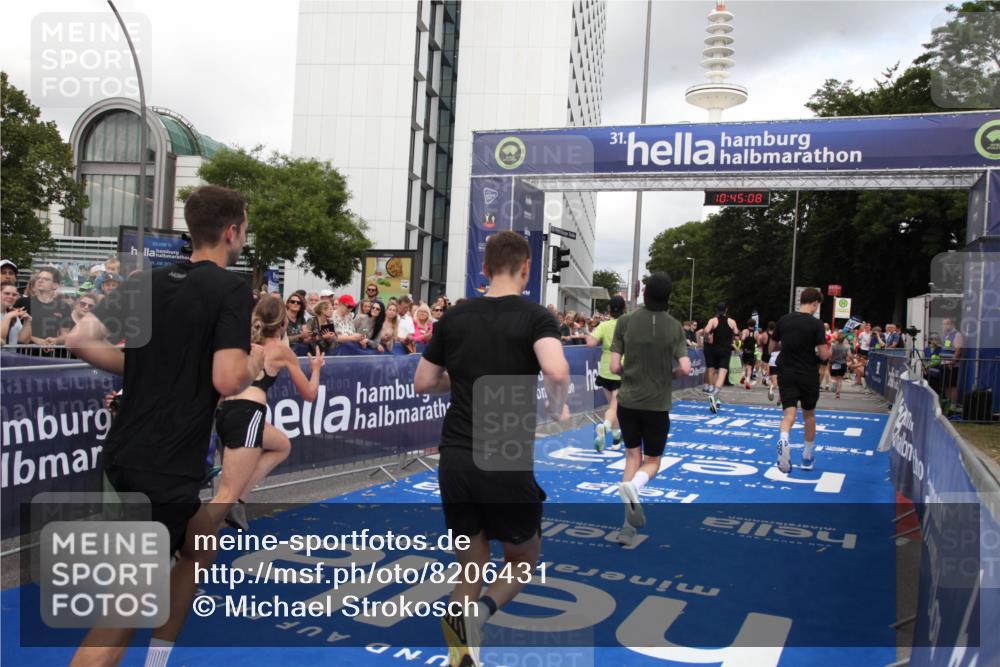 29.06.2025 - hella hamburg halbmarathon Michael Strokosch http://msf.ph/oto/8206431 29.06.2025 10:45:07 Ziel 1171, 1424, 3917, 4997, 6266, 7709, 7843, 9710, 10313, 10741, 11688, 13919, 15334, 15365, 16058, 17381, 17544 meine-sportfotos.de