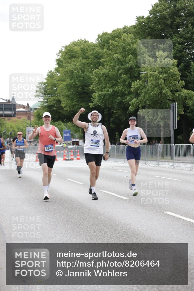 29.06.2025 - hella hamburg halbmarathon Jannik Wohlers http://msf.ph/oto/8206464 29.06.2025 10:26:03 Lombardsbrücke 1300, 3617, 4267, 4268, 4315, 4844, 6905, 7929, 8357, 8942, 11107, 12126, 12826, 12827, 13264, 14930, 15807, 17712, 18087 meine-sportfotos.de
