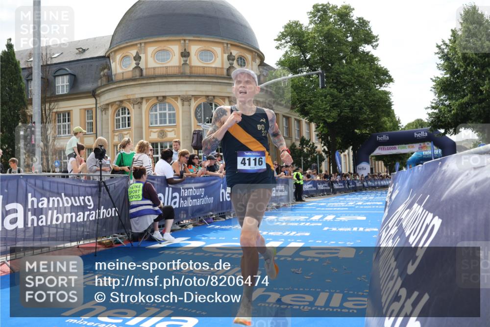 29.06.2025 - hella hamburg halbmarathon Strokosch-Dieckow http://msf.ph/oto/8206474 29.06.2025 10:17:10 Ziel 4116 meine-sportfotos.de