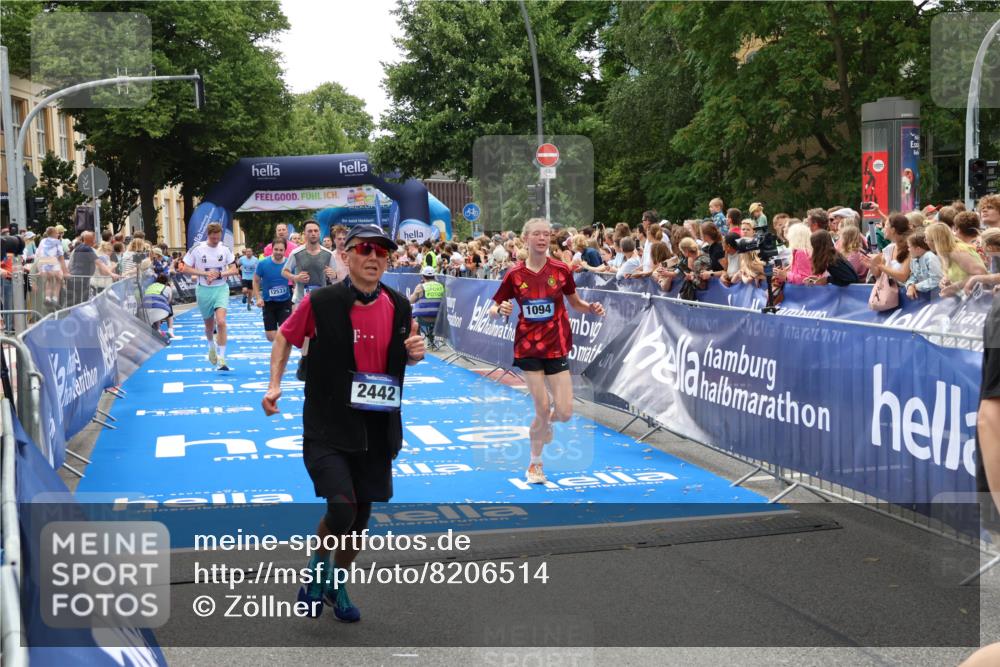 29.06.2025 - hella hamburg halbmarathon Zöllner http://msf.ph/oto/8206514 29.06.2025 10:48:52 Ziel 1094, 1884, 1892, 2442, 9482, 11519, 12421, 12533, 13009, 15309, 16653, 17007, 18873 meine-sportfotos.de