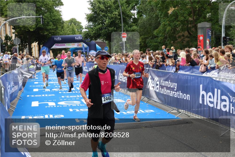 29.06.2025 - hella hamburg halbmarathon Zöllner http://msf.ph/oto/8206528 29.06.2025 10:48:52 Ziel 1094, 1884, 1892, 2442, 9482, 11519, 12421, 12533, 13009, 15309, 16653, 17007, 18873 meine-sportfotos.de