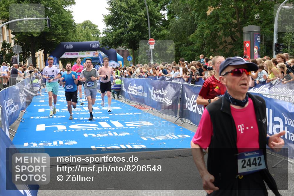 29.06.2025 - hella hamburg halbmarathon Zöllner http://msf.ph/oto/8206548 29.06.2025 10:48:53 Ziel 1094, 1884, 1892, 9482, 9661, 11519, 12421, 12533, 13009, 13976, 15309, 16653, 17007, 18873 meine-sportfotos.de