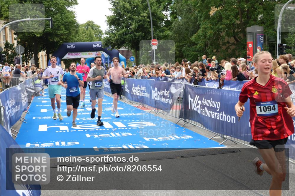 29.06.2025 - hella hamburg halbmarathon Zöllner http://msf.ph/oto/8206554 29.06.2025 10:48:53 Ziel 1094, 1884, 1892, 9482, 9661, 11519, 12421, 12533, 13009, 13976, 15309, 16653, 17007, 18873 meine-sportfotos.de